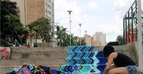 ‘Rio de crochê’ no Largo do Arouche relembra antigos riachos e córregos soterrados em SP