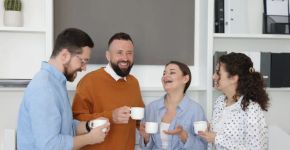 Empresas terceirizam o café para simplificar a rotina dos escritórios