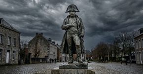 Citação do dia de Napoleão Bonaparte: “Coragem não é ter forças para continuar, mas sim continuar quando não se tem forças.”