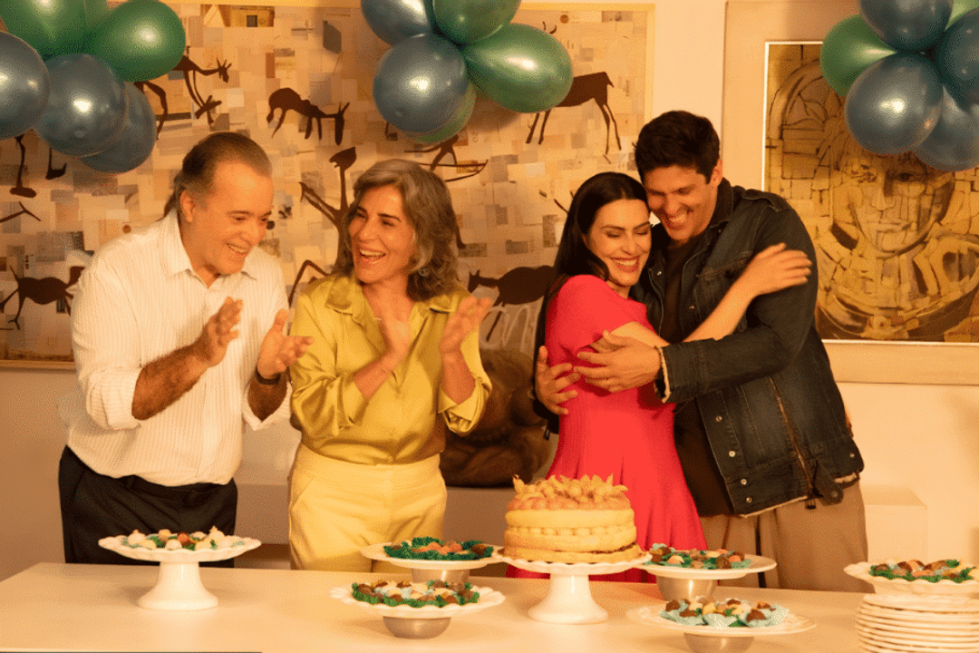 “Se Eu Fosse Você 3” traz Cláudio e Helena de volta a uma situação já conhecida, mas desta vez a família inteira acaba envolvida (Imagem: Reprodução digital | Star Distribution e Disney Pictures)