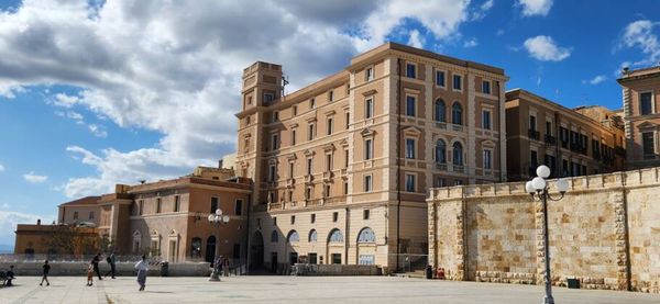 Bastione di Saint Remy foi construído entre 1896 e 1902 sobre as antigas muralhas defensivas medievais
