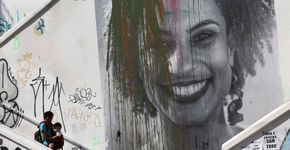 Graffiti e pôsteres espalham-se pelas ruas do país como forma de protesto