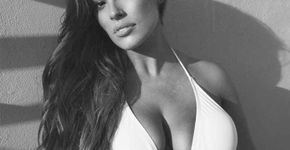Ashley Graham mostra foto de celulite e fala sobre positividade