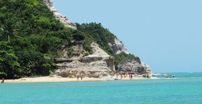 Conheça a praia do Espelho, um paraíso no litoral baiano