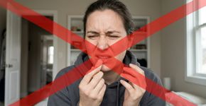 O hidratante labial arde e você acha que está funcionando? Dermatologistas alertam que essa sensação pode indicar irritação e explicam quais ingredientes merecem atenção nos lábios ressecados