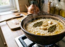 Featured side: Juanjo López, chef: “O arroz branco não é feito com água, mas com 3 dentes de alho, 2 folhas de louro e caldo”