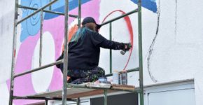 CEU Marek ganha nova identidade visual com graffiti de 800 metros quadrados