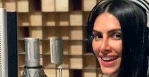 Cleo muda nome artístico e divulga letras de músicas