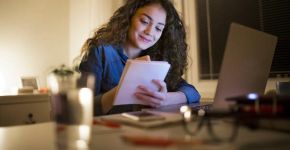 Estudar até tarde ajuda ou atrapalha? Neurologista explica os efeitos no cérebro