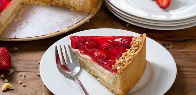 Aprenda a fazer a melhor torta de morango de todas