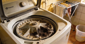 Descobri tarde de mais que era a sujeira escondida na máquina de lavar que estava estragando minhas roupas