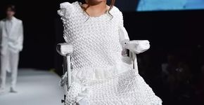 Grife japonesa usa deficientes físicos e visuais em desfile