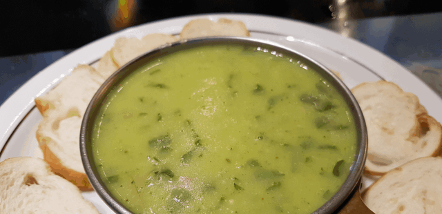 Aprenda como fazer um delicioso caldo verde em uma versão low carb e mais saudável
