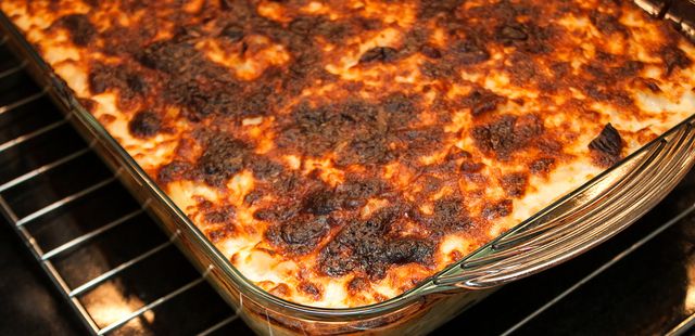 Macarrão de forno que parece complicado, mas fica pronto em minutos