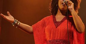 Adriana Moreira lança álbum “Cordão” no Sesc Bom Retiro