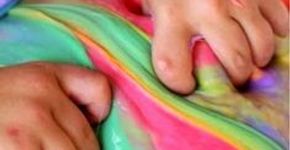 Faça você mesmo: geleca colorida caseira