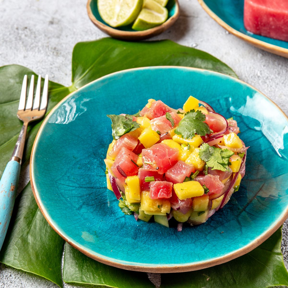 O tartar de atum com manga e pepino que vai deixar seus convidados de queixo caído