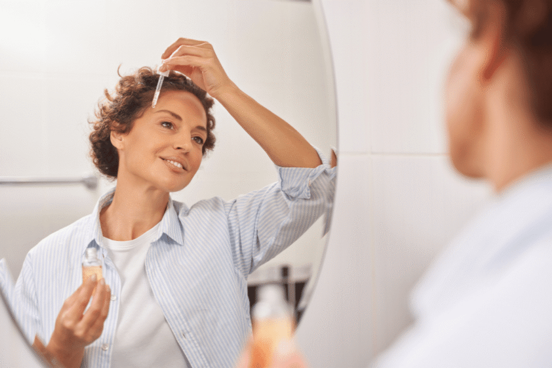 Presentes no skincare coreano, ginseng, centella asiática e madecassoside são associados a diferentes cuidados com a pele ao redor dos olhos (Imagem: StockPhotoDirectors | Shutterstock)