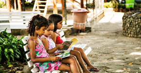 Praça no interior do ES recebe a primeira Biblioteca Estante Livre