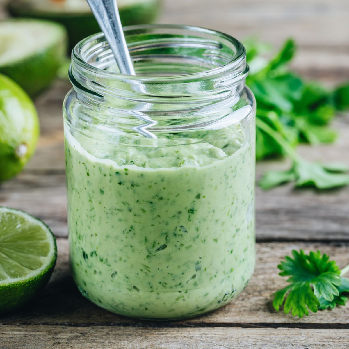 Maionese verde para incrementar seus lanches!