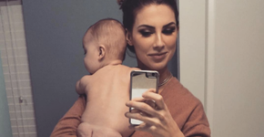 Modelo criticada na internet após comentar sobre bumbum do filho