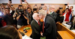 Casal que estava junto há 50 anos oficializa união após legalização de casamento gay nos EUA