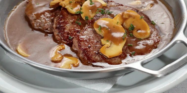 Featured main: Esse filé-mignon ao molho madeira é mais fácil de fazer do que parece