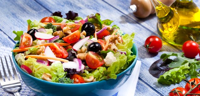 Salada primavera super fresca e deliciosa