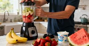 Essas frutas no shake aceleram sua recuperação depois da academia
