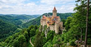 Palácios coloridos, castelos, jardins e montanhas cobertas por vegetação: a cidade portuguesa que se tornou no século XIX o primeiro grande centro da arquitetura romântica europeia