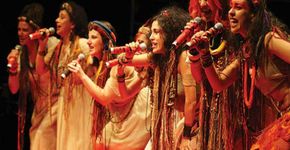 Mawaca apresenta o show infantil “De Todos os Cantos do Mundo” no Sesc Consolação