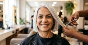 Os 5 cortes de cabelo que realçam os fios brancos assumidos
