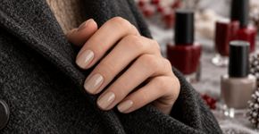 Nem vermelho nem cinza: esta é a cor de esmalte que promete ser a grande tendência do inverno