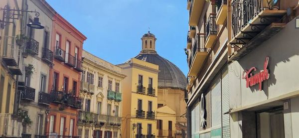 Rua no bairro histórico de Cagliari