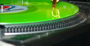 Rede varejista oferece discos de vinil com até 70% de desconto