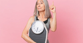 “Fome emocional” na menopausa: entenda como ela pode afetar o emagrecimento