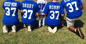 Juntos, pai, mãe, padrasto e madrasta, apoiaram Maelyn no futebol