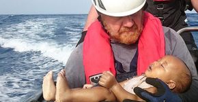 Foto de bebê morto é divulgada para pressionar autoridades europeias