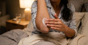 Cotovelos muito ásperos podem ganhar aparência mais macia com este cuidado simples antes de dormir