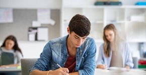 Ferramenta une IA e educação na preparação para o Enem
