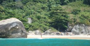 Praias de nudismo: saiba quais são as 8 oficiais que existem no Brasil