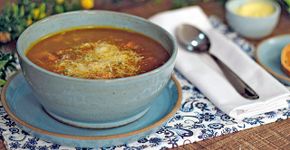 Sopa nutritiva e deliciosa de legumes com carne