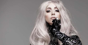 Lady Gaga usa marca de sapatos brasileira e causa euforia
