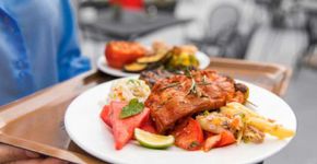 Maioria dos viajantes quer provar gastronomia local, diz pesquisa