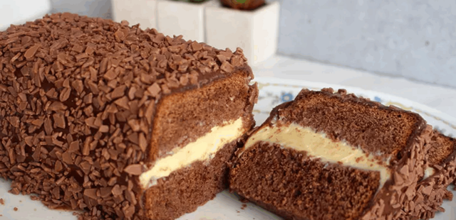 Sobremesa fácil: este bolo bombom vai virar sua nova receita favorita