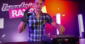 DJ cria luva que transforma gestos em música