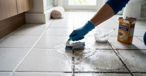 Como remover as marcas pretas das juntas do seu piso: um truque de limpeza poderoso e eficaz