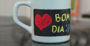 Saiba como fazer lousa na caneca
