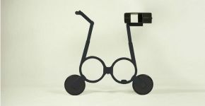 Bicicleta elétrica e dobrável cabe dentro de uma mochila
