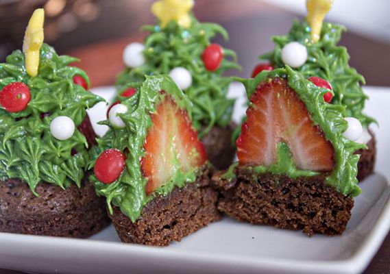 Nada mais justo fazer um cupcake que se parece com uma árvore de Natal nessa época do ano, né?